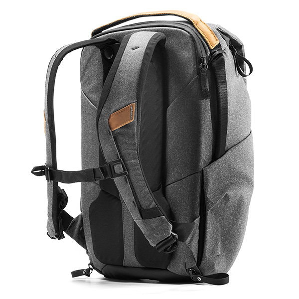 Peak Design Everyday Backpack 20L v2 Charcoal - Sac à dos Peak Design Everyday Backpack 20L v2 Charcoal - Sac à dos