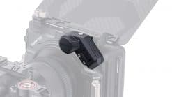 Le Tilta Moteur sans fil pour Tilta Mirage se monte directement sur le module ND variable à 95mm et vous permet donc de régler la VND à distance avec le contrôleur sans fil pour le Tilta Mirage.