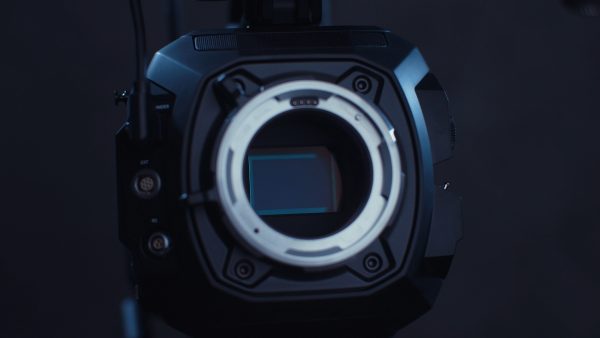 La caméra qui va tout changer ? (URSA Cine 12K LF)