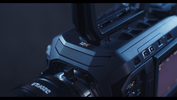 La caméra qui va tout changer ? (URSA Cine 12K LF)